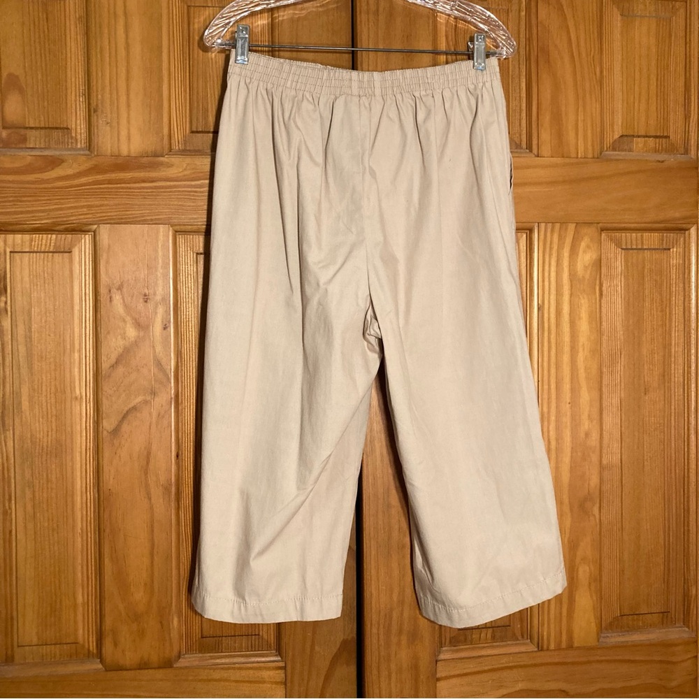 NWOT Blair Pull On Capri Pants Elastic Waist Tan Size 14